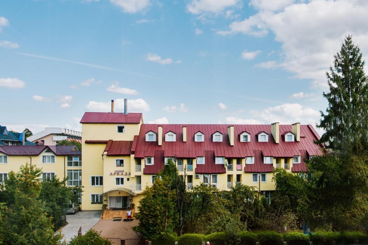ホテルArkada Sanatorium トラスコヴェッツ エクステリア 写真