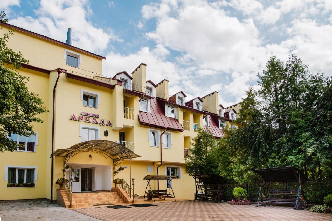 ホテルArkada Sanatorium トラスコヴェッツ エクステリア 写真